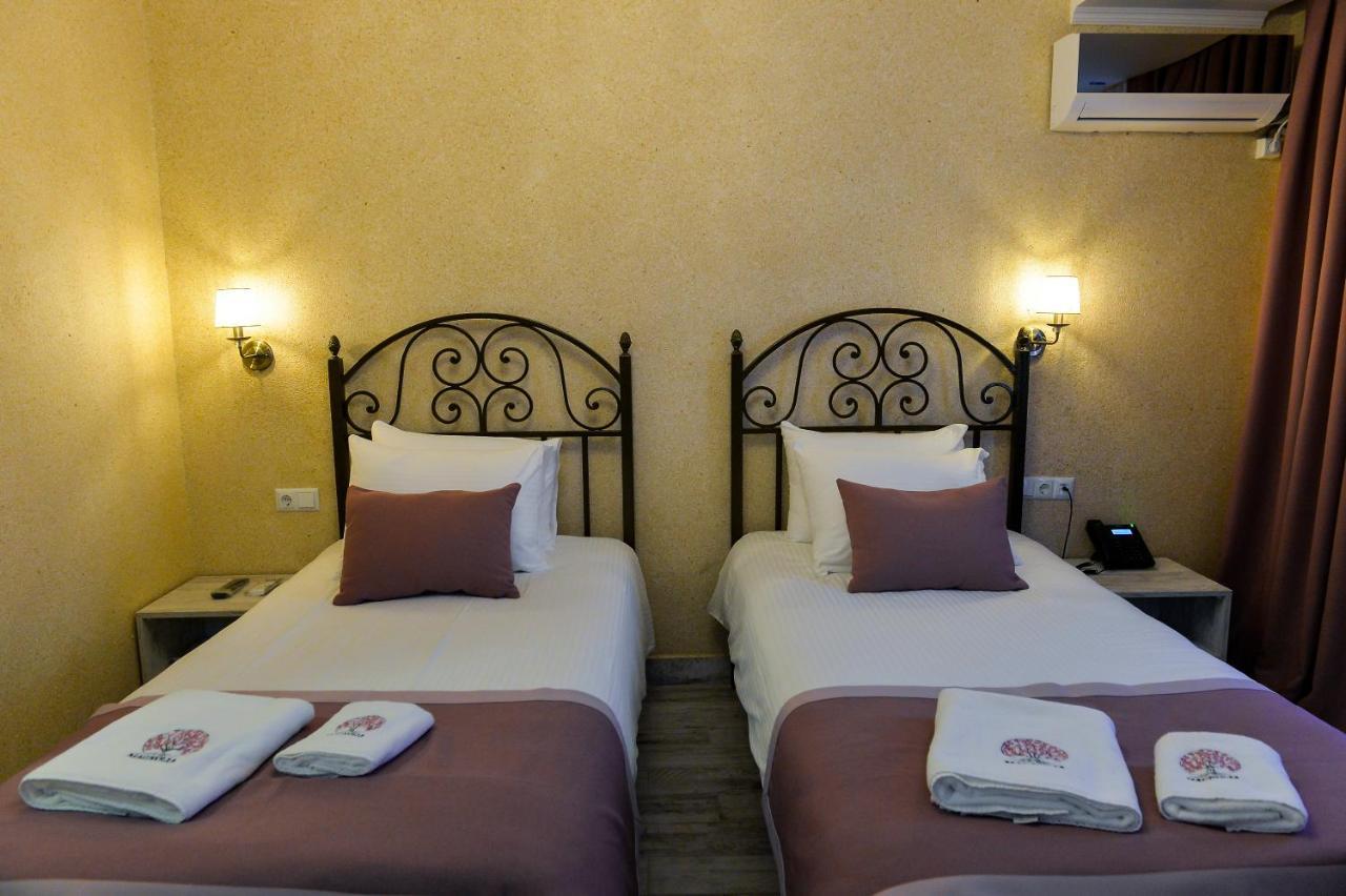 Hotel Magnolia In The City Centre Kutaisi Exterior photo